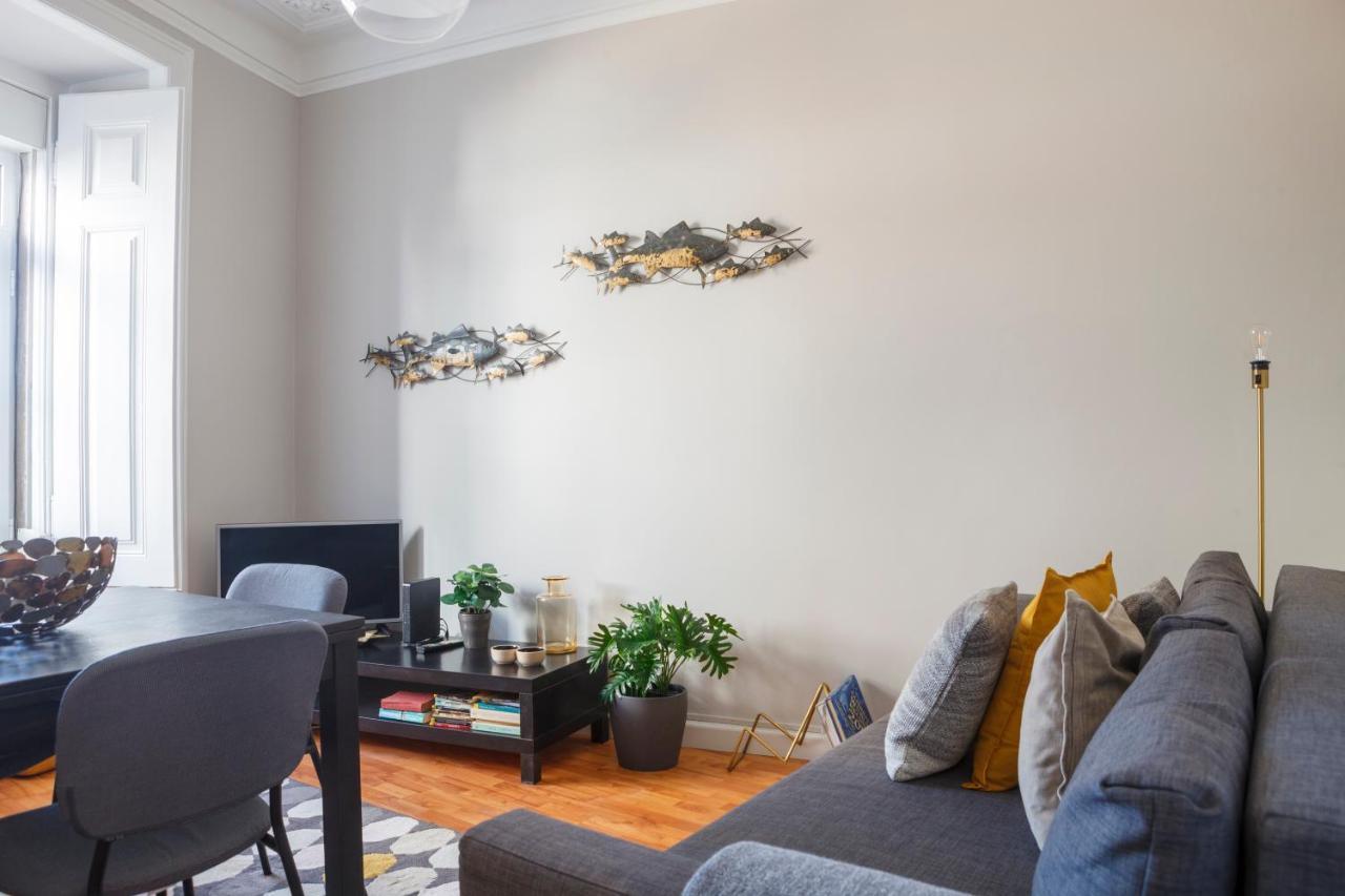 Alfama Graca District Typical & Bright , 3 Bedroom With Ac 1st Floor Apartment