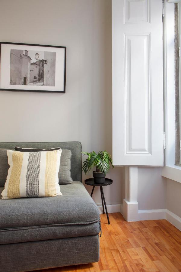 Alfama Graca District Typical & Bright , 3 Bedroom With Ac 1st Floor Apartment Lissabon