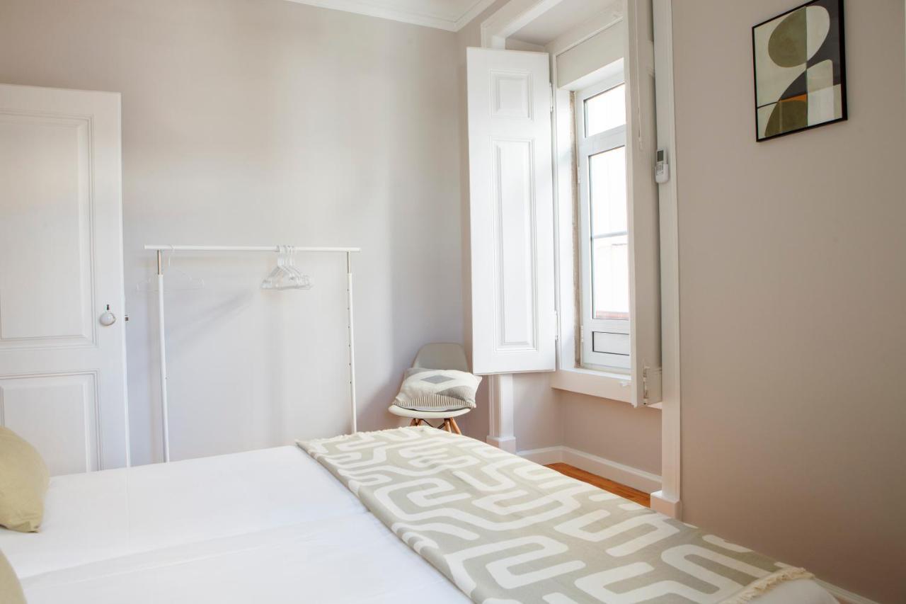 Apartment Alfama Graca District Typical & Bright , 3 Bedroom With Ac 1st Floor