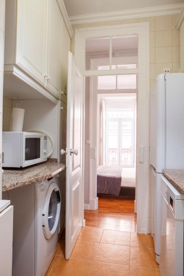 Alfama Graca District Typical & Bright , 3 Bedroom With Ac 1st Floor Lissabon
